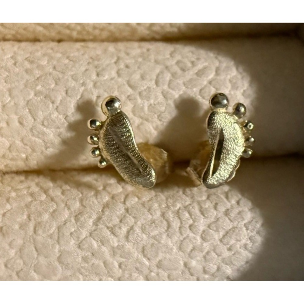 14k Solid Yellow Gold Baby Feet Lucky Stud Earrings Push Back 8MM